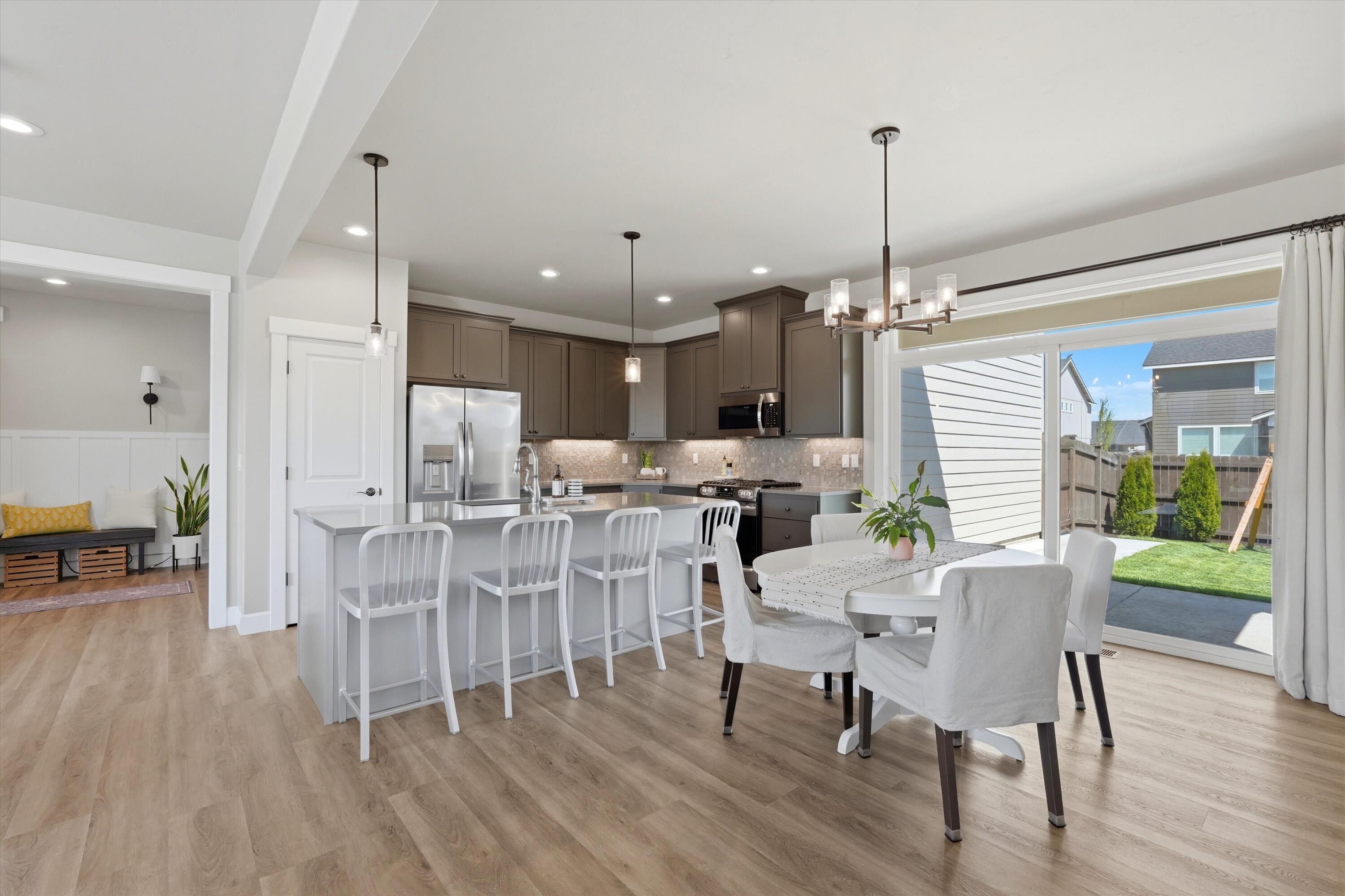 748 Northwest 27th Street Redmond, OR 97756 - Photo 11 of 41 Kitchen and Dining