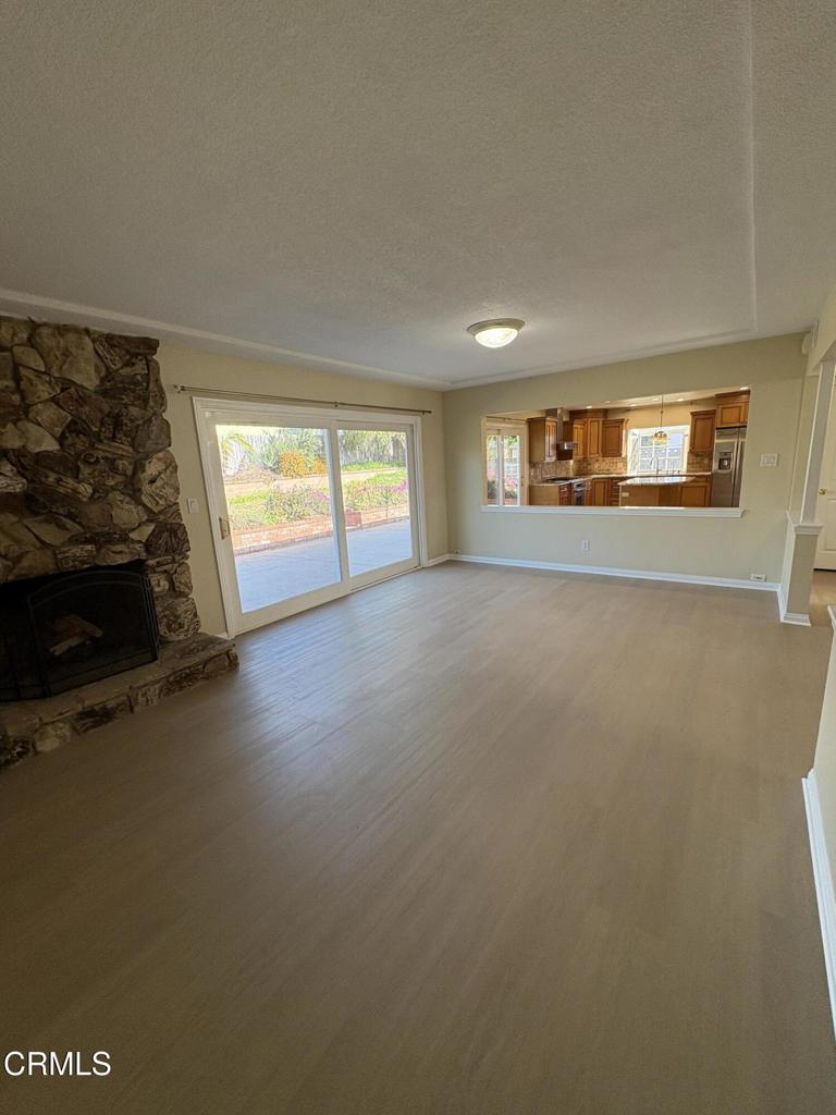 47 Natalie Way Camarillo, CA 93010 - Photo 4 of 37