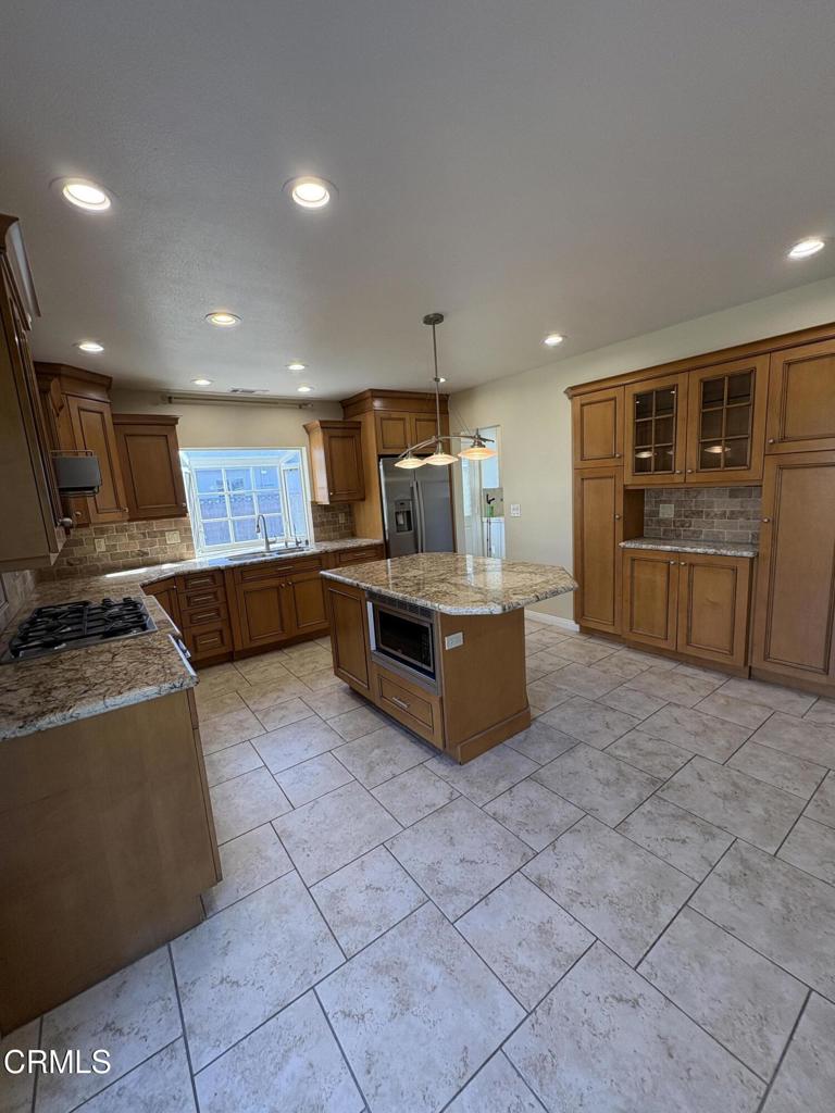 47 Natalie Way Camarillo, CA 93010 - Photo 8 of 37