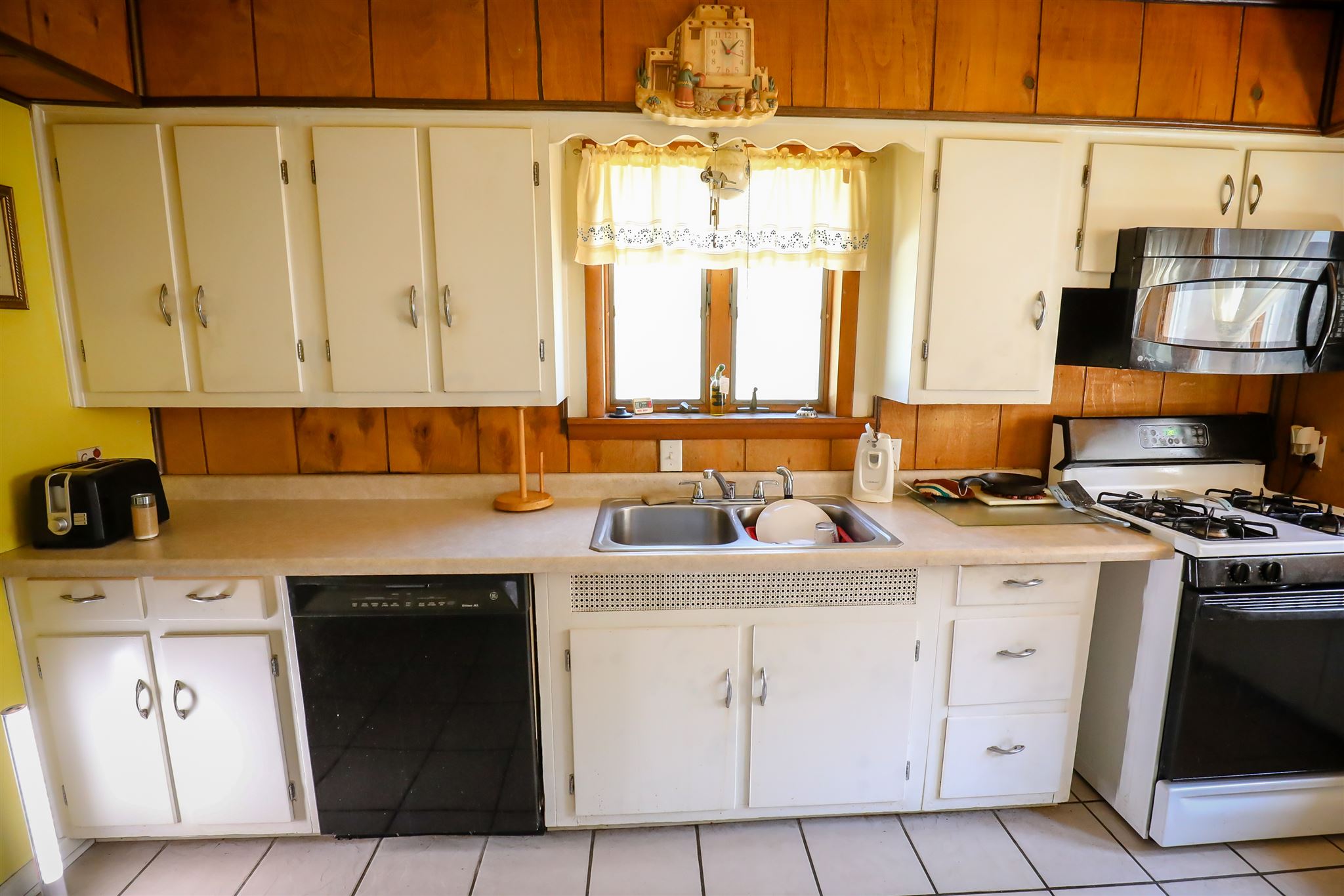 2318 Sand Point Road Fort Wayne, IN 46809 - Photo 12 of 36