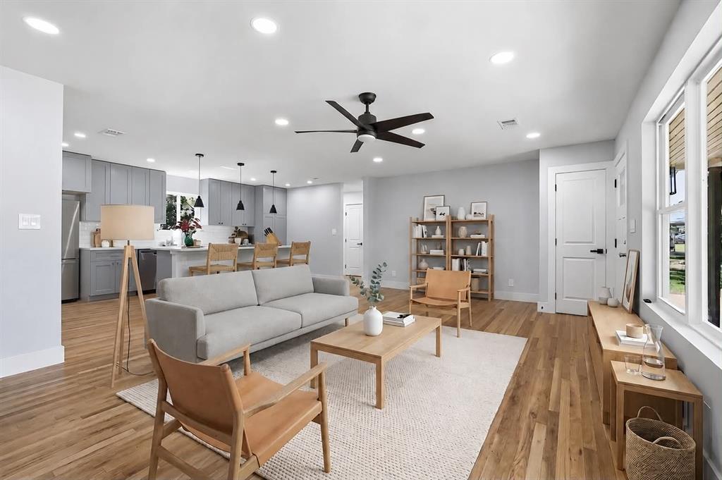 709 Lipscomb Street Bonham, TX 75418 - Photo 4 of 33