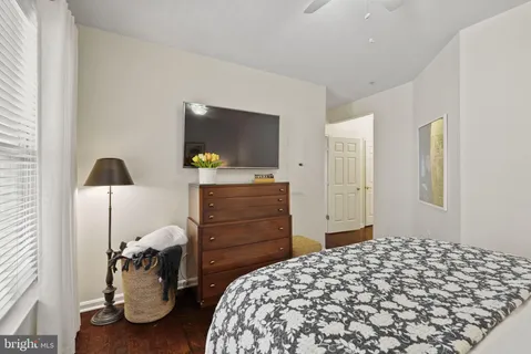 $425,000 | 5108 Donovan Drive, Unit 305, Alexandria, VA 22304