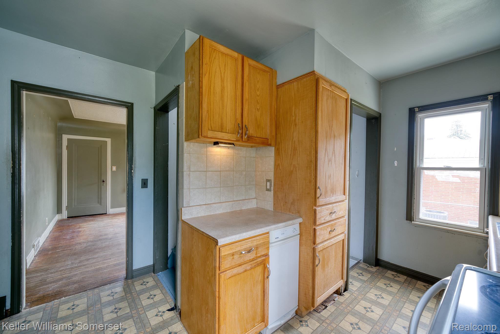 8485 Stephens Road Center Line, MI 48015 - Photo 12 of 27 Gallery Image 12