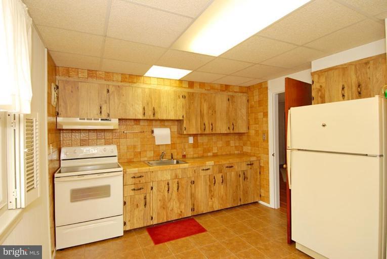 4804 Nantucket Road College Park, MD 20740 - Photo 5 of 14 Kitchen
