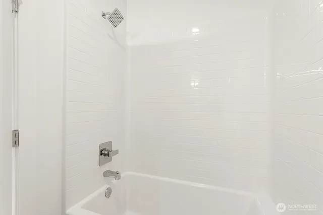 $3,250 | 117 Wells Avenue South, Unit E, Renton, WA 98057