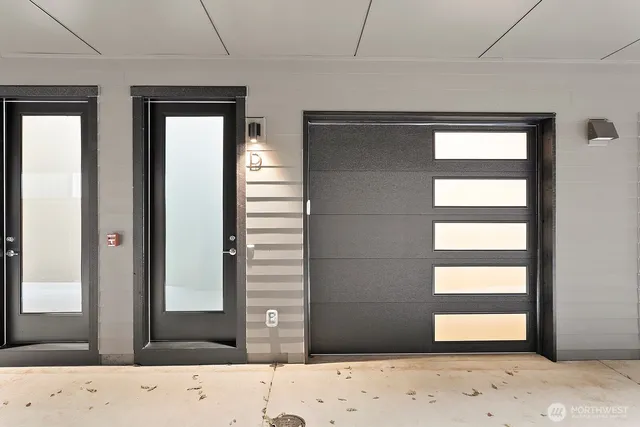 $3,250 | 117 Wells Avenue South, Unit E, Renton, WA 98057