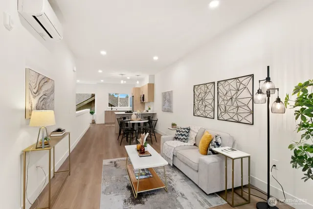 $3,250 | 117 Wells Avenue South, Unit E, Renton, WA 98057