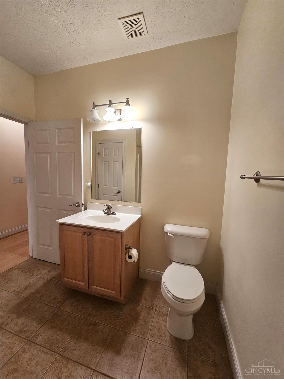 6705 Cheviot Road Cincinnati, OH 45247 - Photo 16 of 33