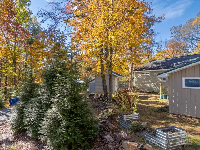 a view of a back yard of the house