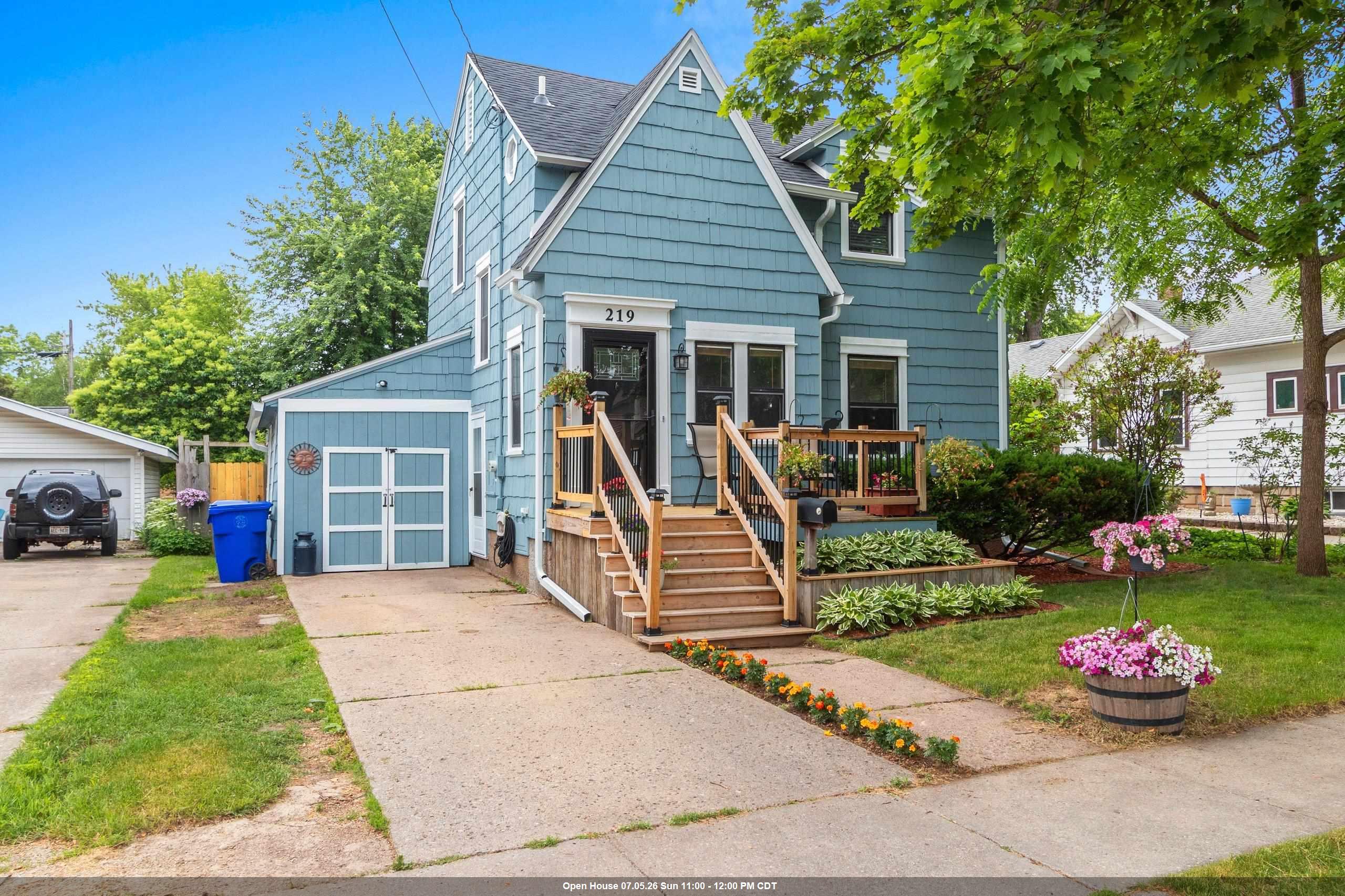 219 East Hancock Street Appleton, WI 54911 - Photo 1 of 30