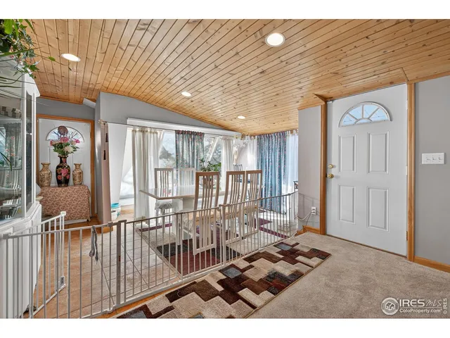 a view of livingroom with furniture