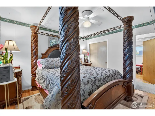 a view of living room washer and dryer