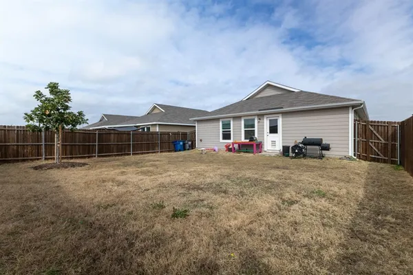 a view of a house with backyard and porch