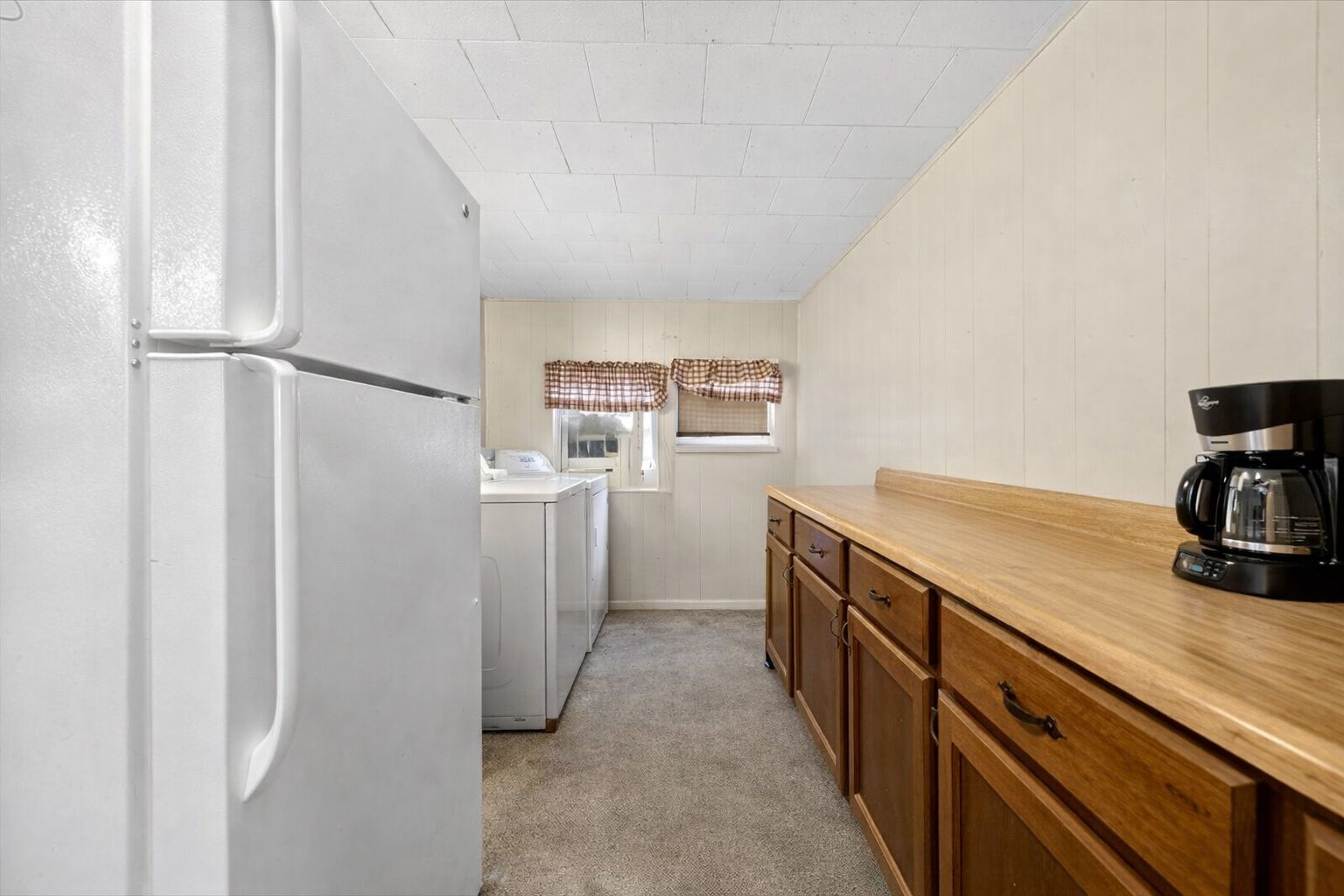 835 North 6th Avenue Canton, IL 61520 - Photo 12 of 14 a view of a kitchen with a sink