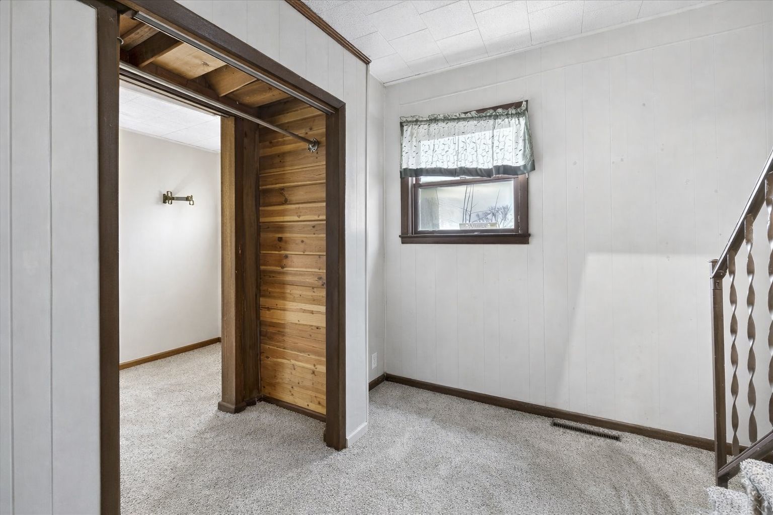 835 North 6th Avenue Canton, IL 61520 - Photo 7 of 14 an empty room with windows and closet