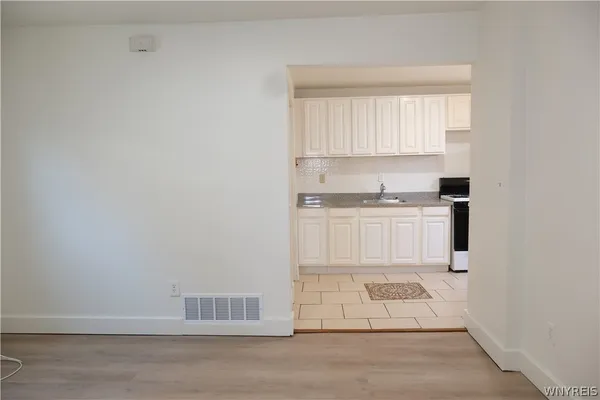 $1,195 | 51 Days Park, Unit 4, Buffalo, NY 14201