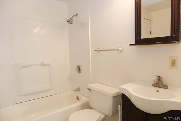 $1,195 | 51 Days Park, Unit 4, Buffalo, NY 14201