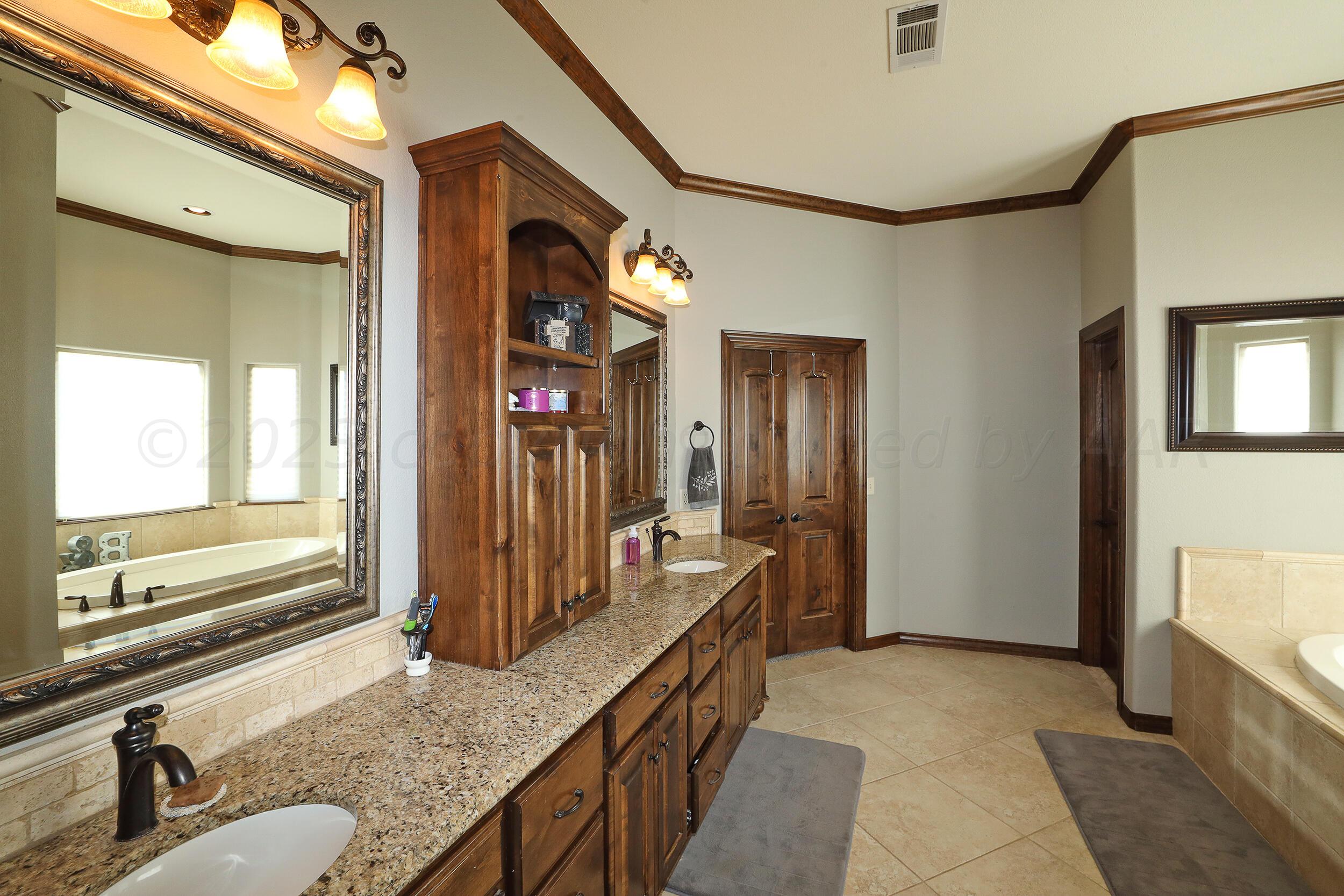 6700 West Lake View Road Amarillo, TX 79118 - Photo 15 of 38 Master Bath