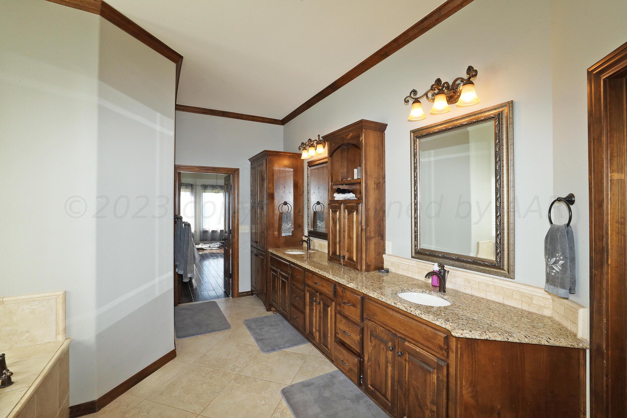 6700 West Lake View Road Amarillo, TX 79118 - Photo 16 of 38 Master Bath2