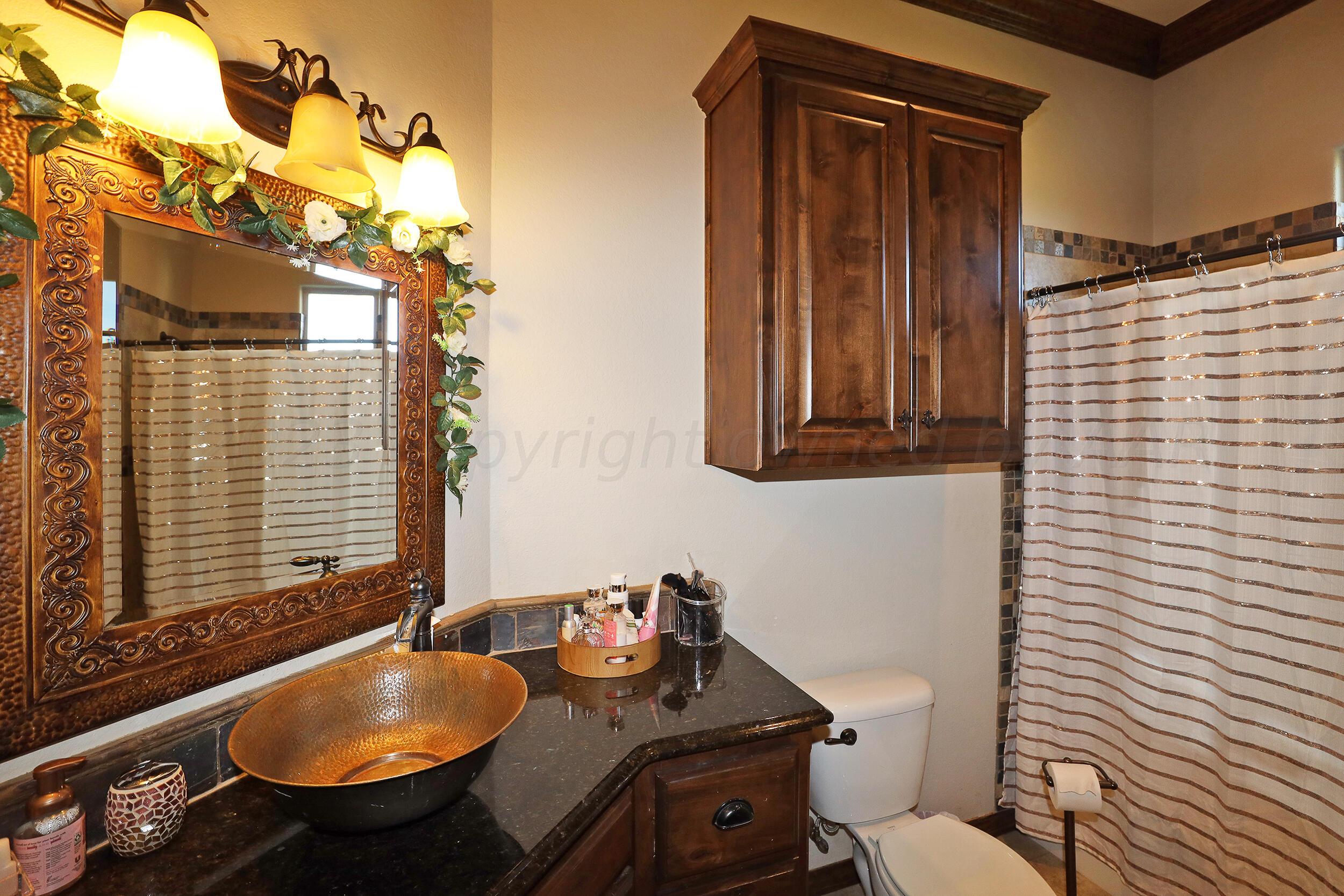 6700 West Lake View Road Amarillo, TX 79118 - Photo 20 of 38 Bathroom by 2nd Bedroom