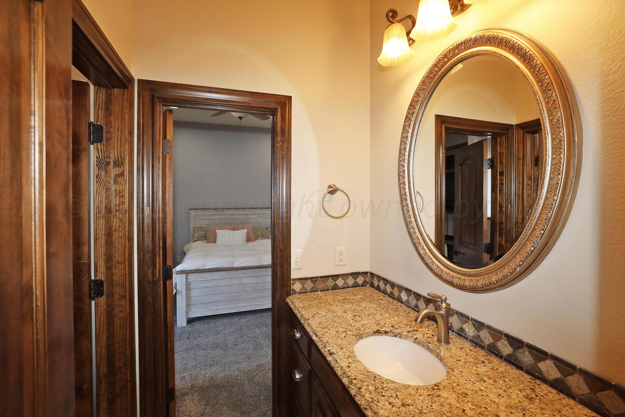 6700 West Lake View Road Amarillo, TX 79118 - Photo 24 of 38 Jack N Jill Bath2