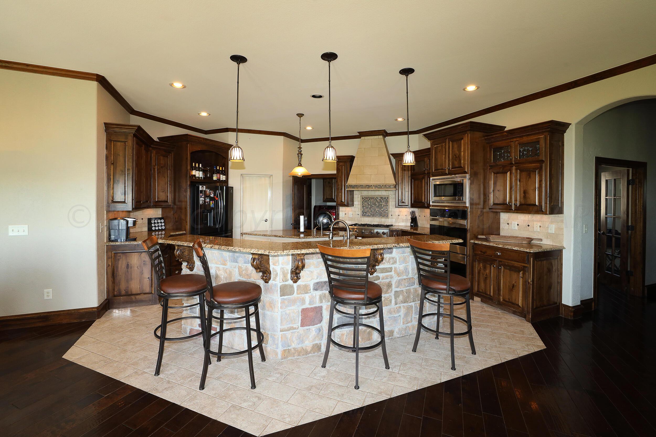 6700 West Lake View Road Amarillo, TX 79118 - Photo 9 of 38 Kitchen