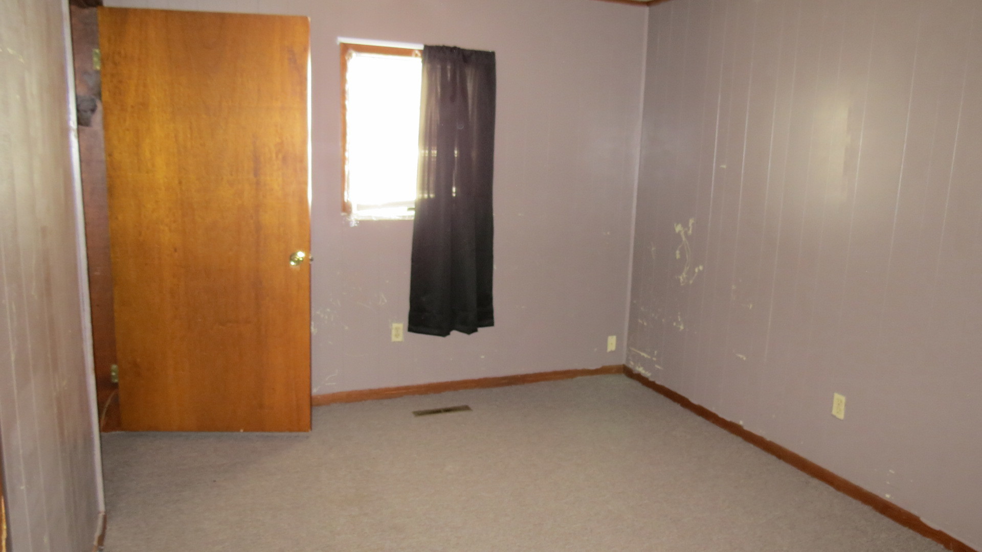 1708 North Center Street Crest Hill, IL 60403 - Photo 3 of 12 an empty room with window