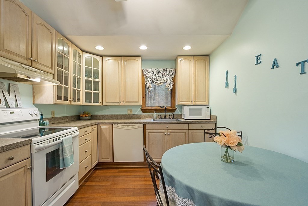 173 Dudley Road Townsend, MA 01469 - Photo 4 of 25