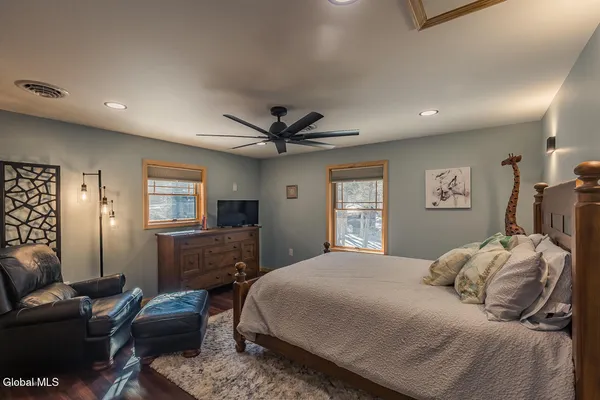 $879,900 | 301 South Shore Rd Peck Lake, Gloversville, NY 12078