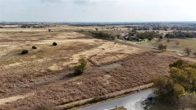 a view of a dry yard