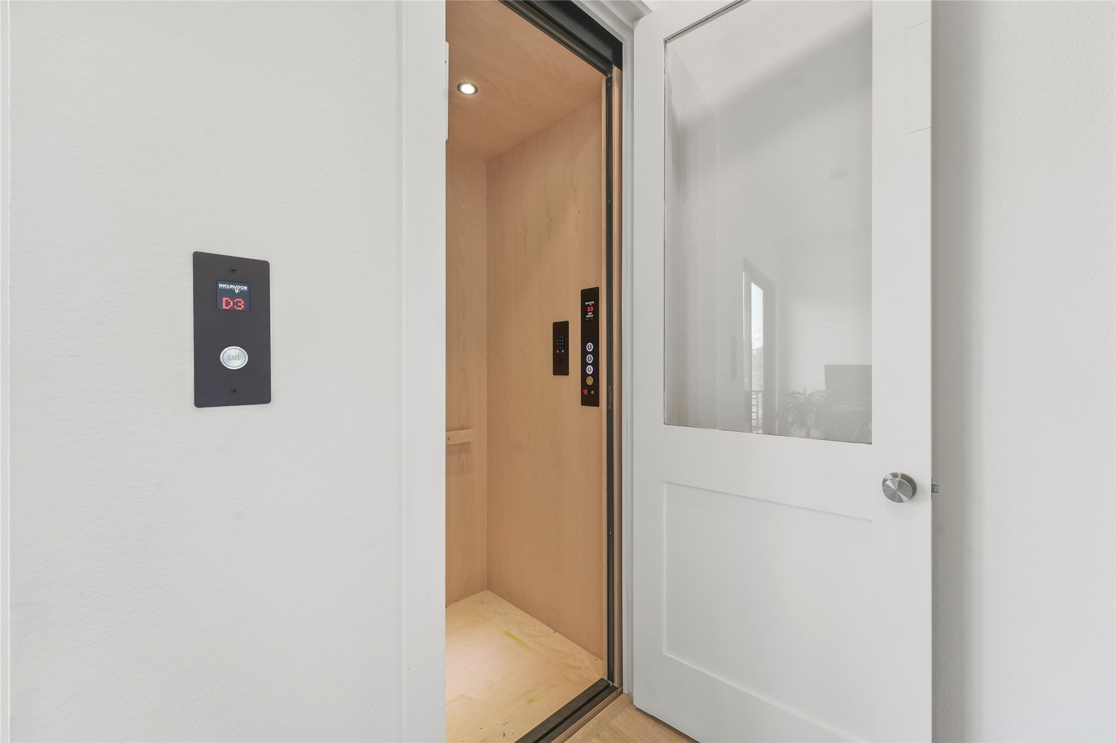 1503 Vermont Street, Unit A Houston, TX 77006 - Photo 14 of 38 Elevator