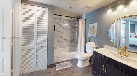 $514,900 | 1200 Brickell Bay Drive, Unit 2222, Miami, FL 33131