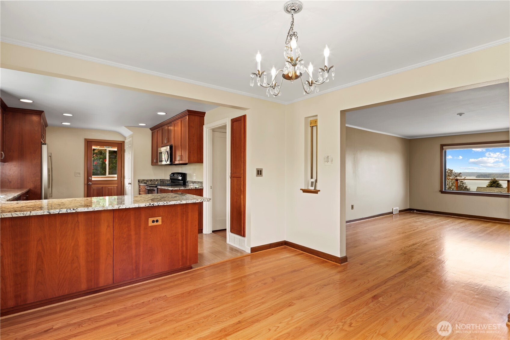 6901 40th Avenue Southwest Seattle, WA 98136 - Photo 10 of 27
