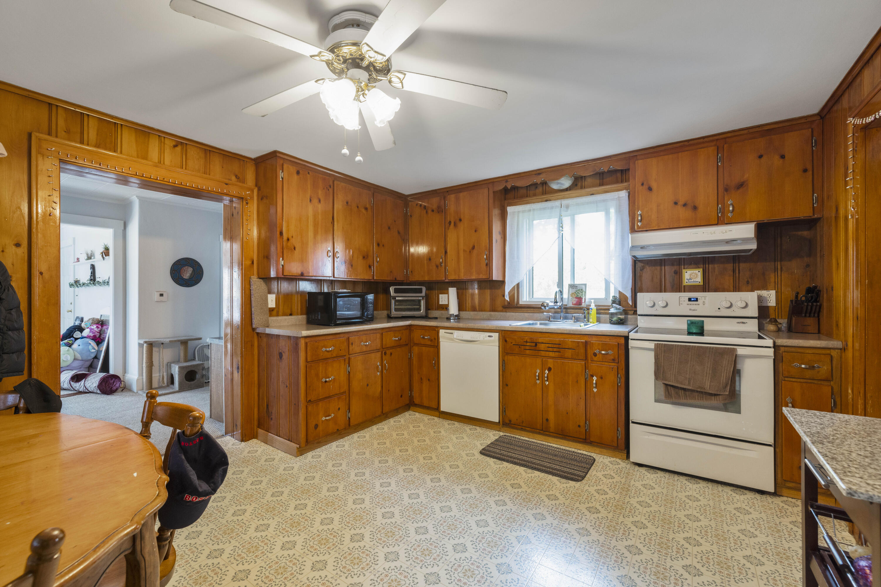 18 Fall Street Biddeford, ME 04005 - Photo 12 of 36 1-5