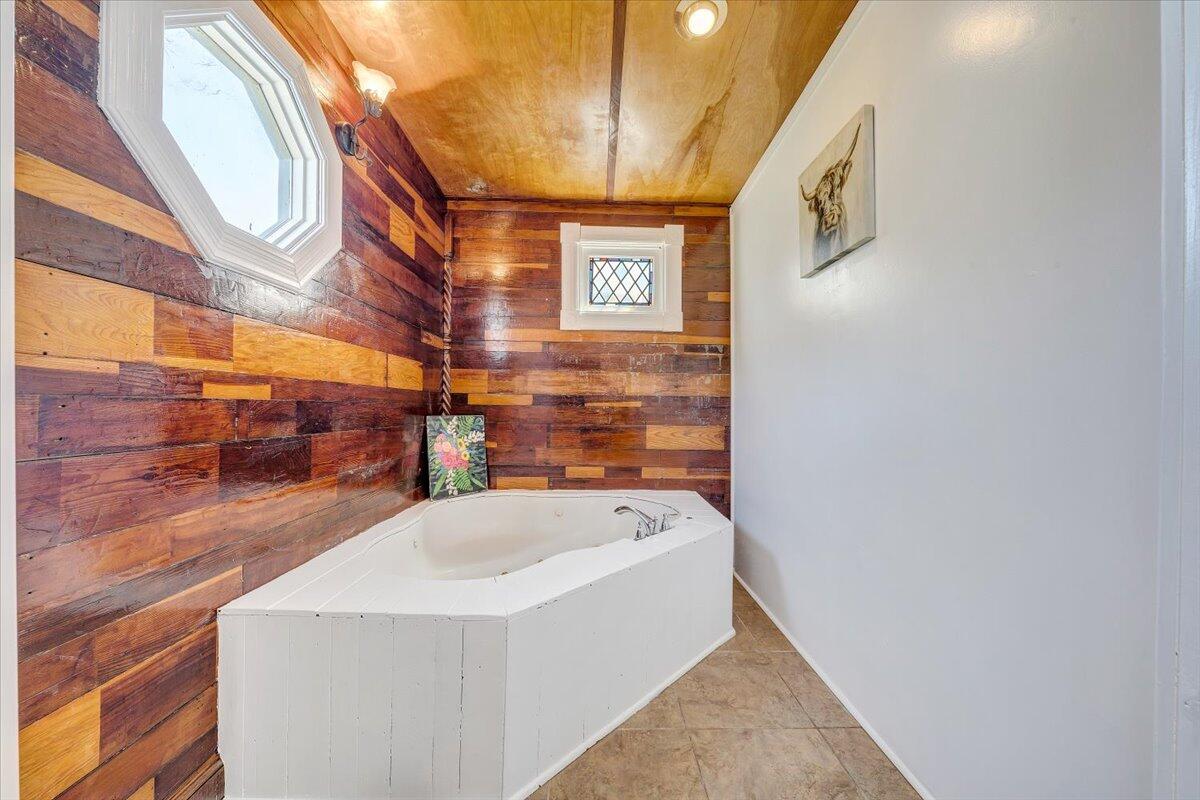5297 Peaks Road Bedford, VA 24523 - Photo 19 of 68 18-MIB02030