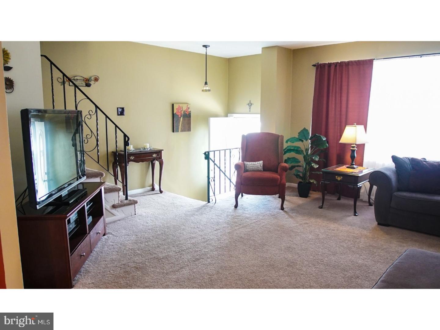 3120 Derry Road Philadelphia, PA 19154 - Photo 3 of 23 Living Room
