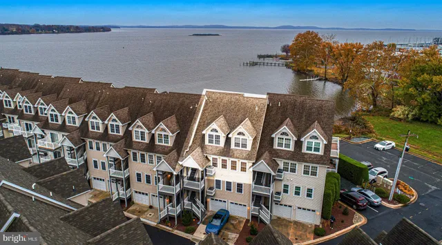 a view of front a house with a yard
