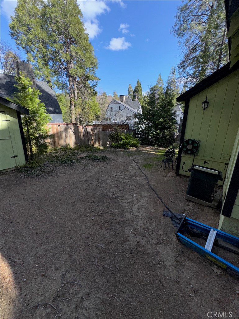 193 Hemlock Drive Lake Arrowhead, CA 92352 - Photo 14 of 15