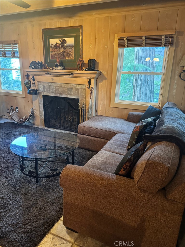 193 Hemlock Drive Lake Arrowhead, CA 92352 - Photo 3 of 15