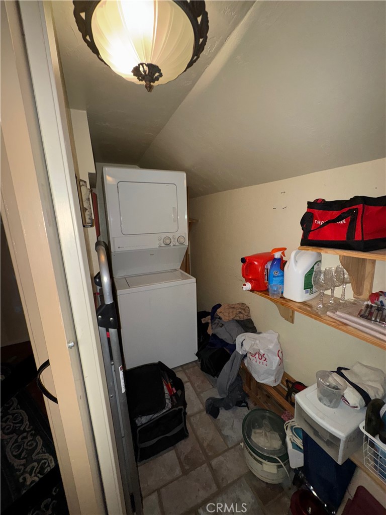 193 Hemlock Drive Lake Arrowhead, CA 92352 - Photo 10 of 15