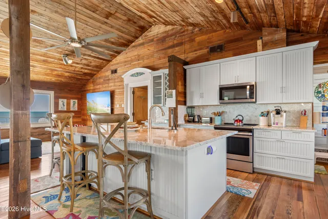 $1,650,000 | 1701 Ocean Drive, Emerald Isle, NC 28594