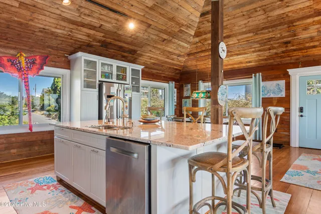 $1,650,000 | 1701 Ocean Drive, Emerald Isle, NC 28594