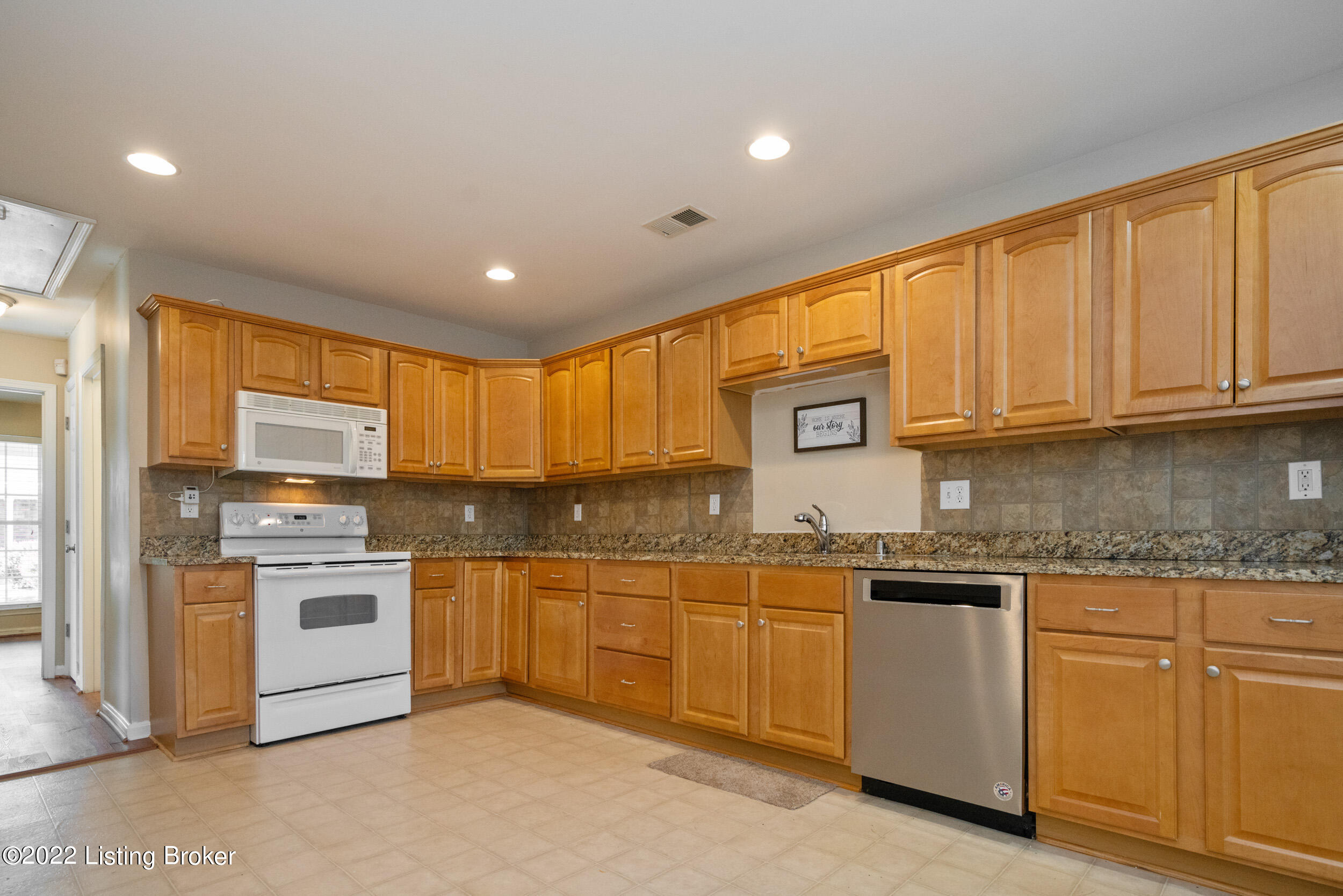 6424 Renate Road Louisville, KY 40291 - Photo 5 of 17 05