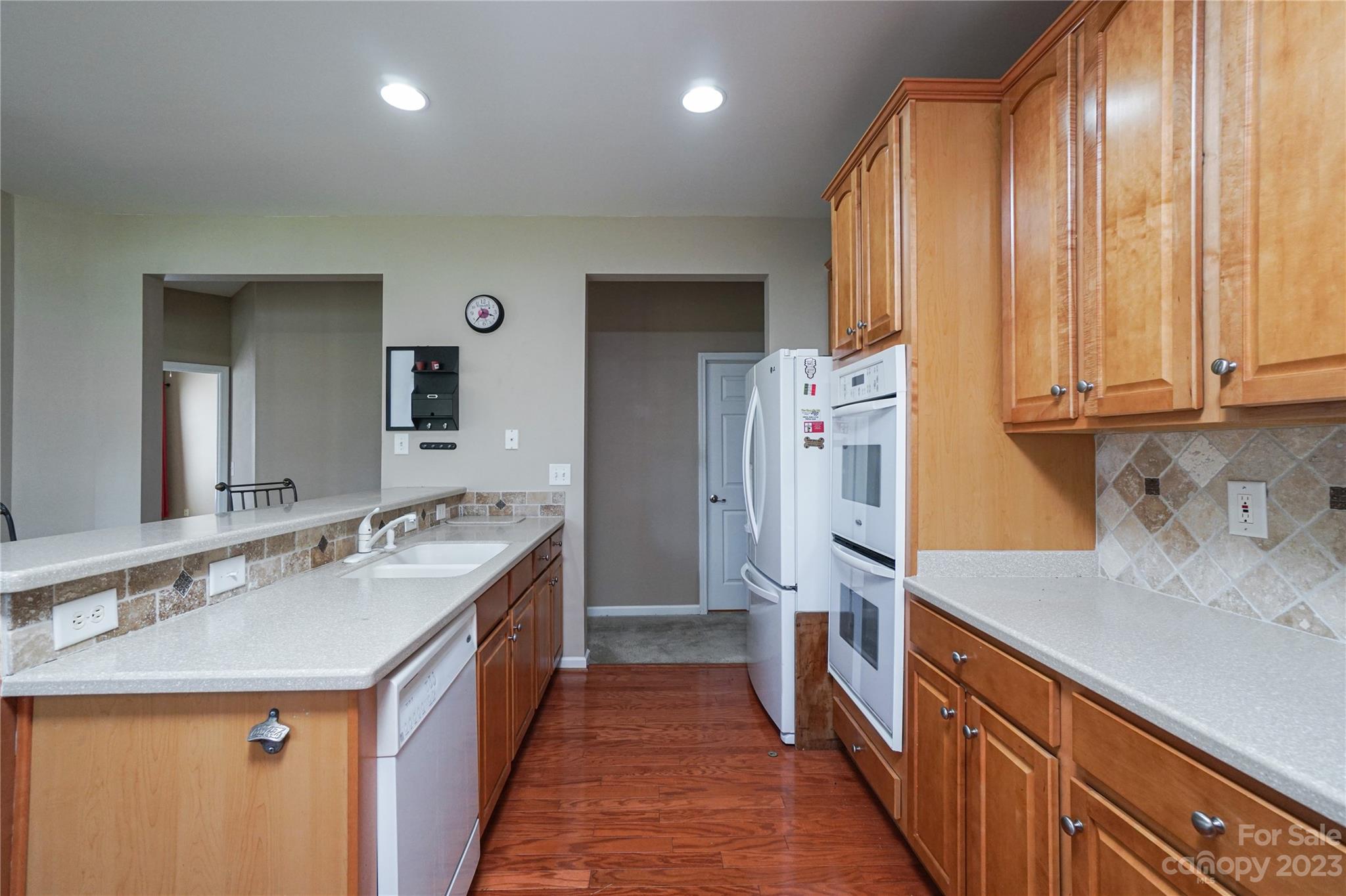662 Amethyst Circle Fort Mill, SC 29708 - Photo 20 of 34 a kitchen with a sink stove and refrigerator