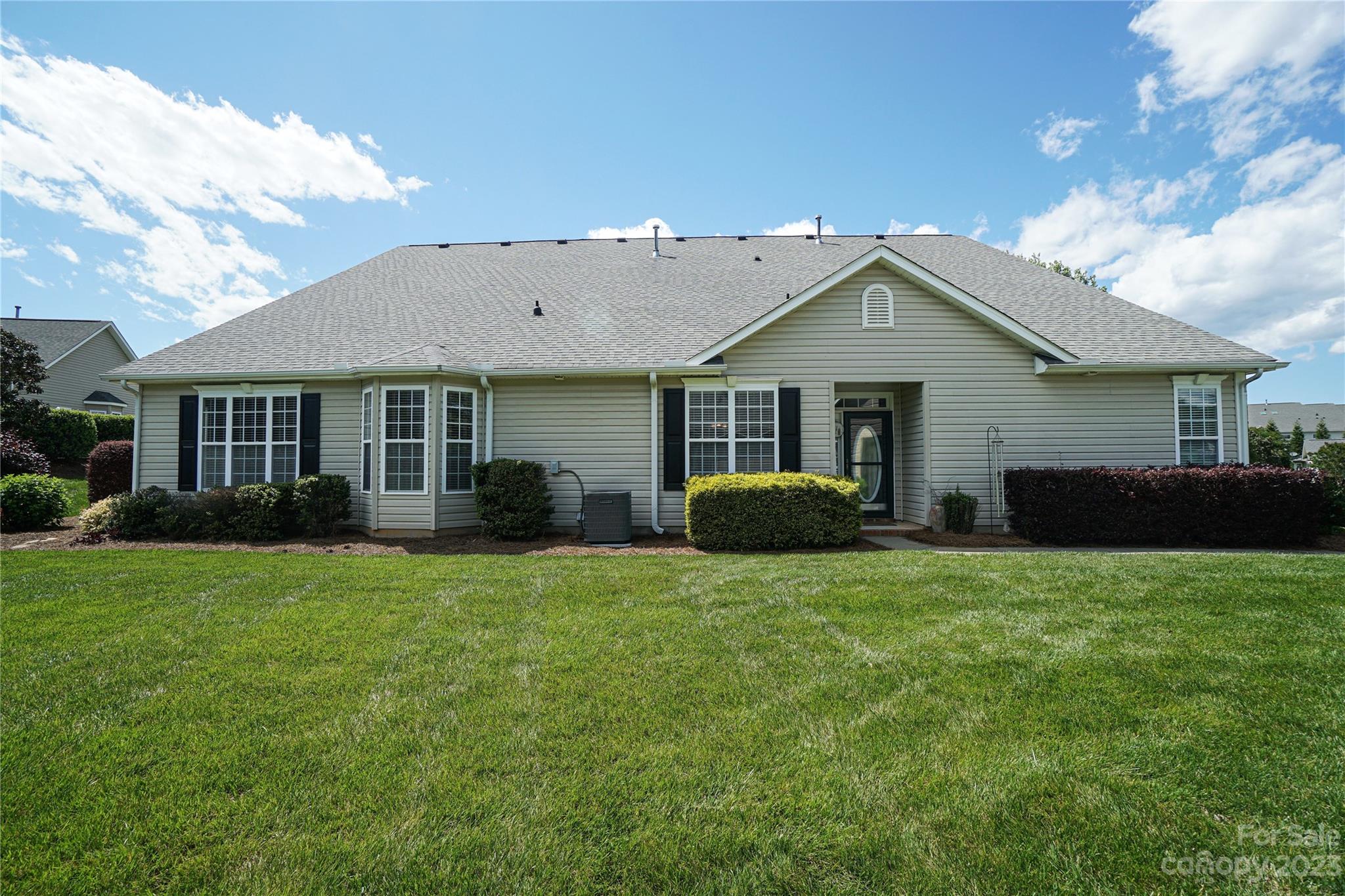 662 Amethyst Circle Fort Mill, SC 29708 - Photo 2 of 34 a house view with a garden space