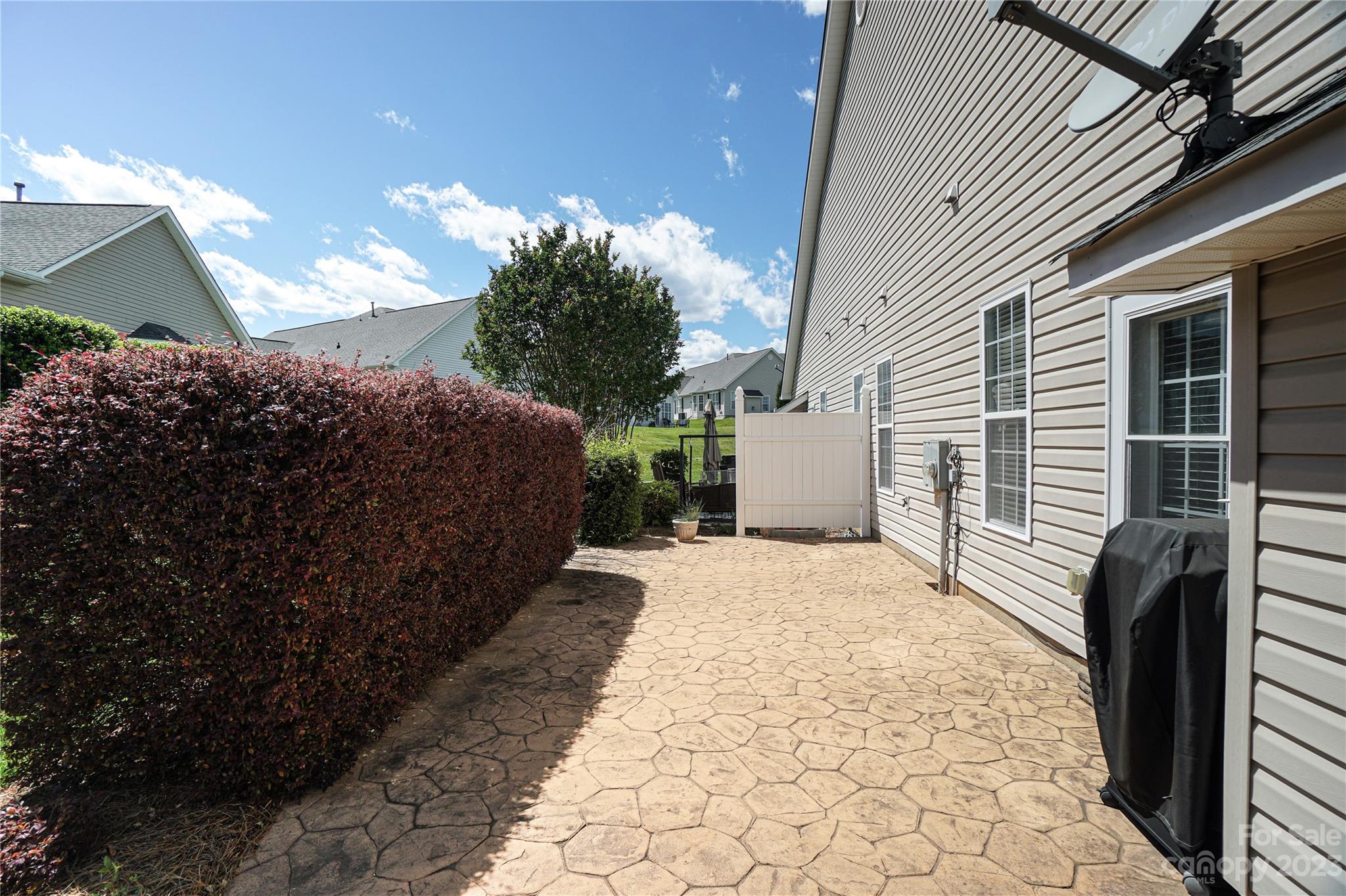 662 Amethyst Circle Fort Mill, SC 29708 - Photo 4 of 34 a view of a backyard of the house