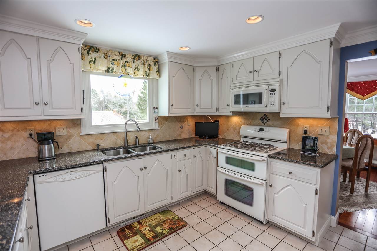 64 Jenkins Road Bedford, NH 03110 - Photo 11 of 39