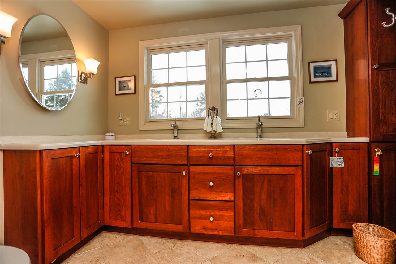 64 Jenkins Road Bedford, NH 03110 - Photo 27 of 39