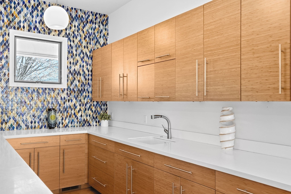 71 Wiswall Road Newton, MA 02459 - Photo 4 of 37
