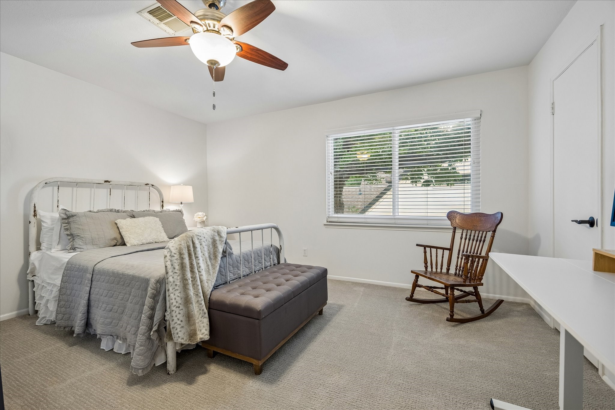 13931 Taylorcrest Road Houston, TX 77079 - Photo 31 of 50 First secondary Bedroom upstairs